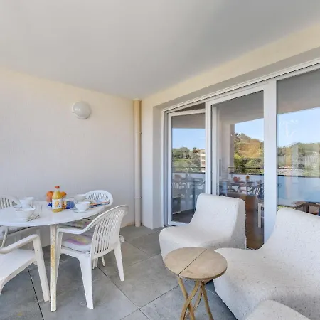 79 Bay-2 By Interhome